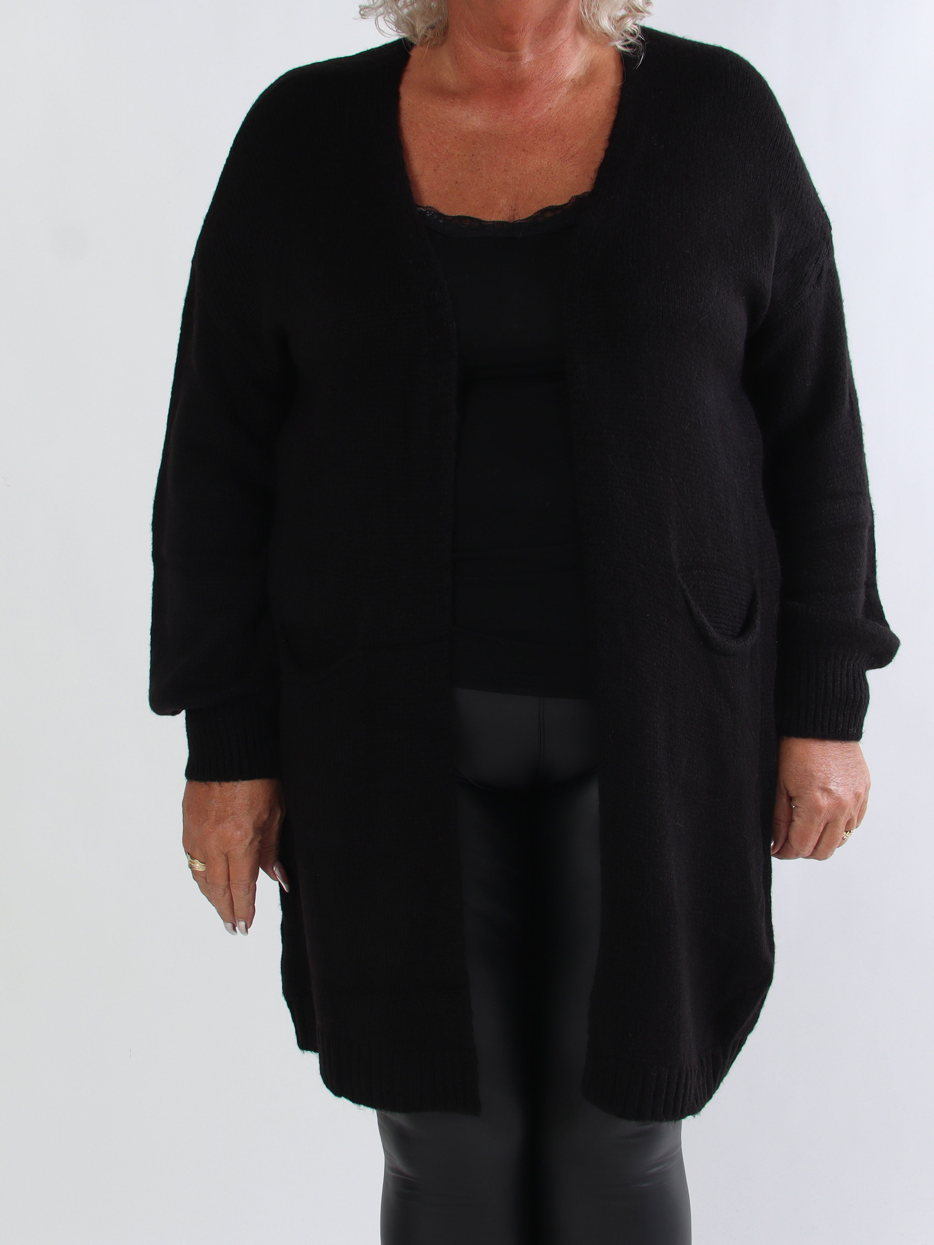 Valentine - Stickad plus size kofta med fickor